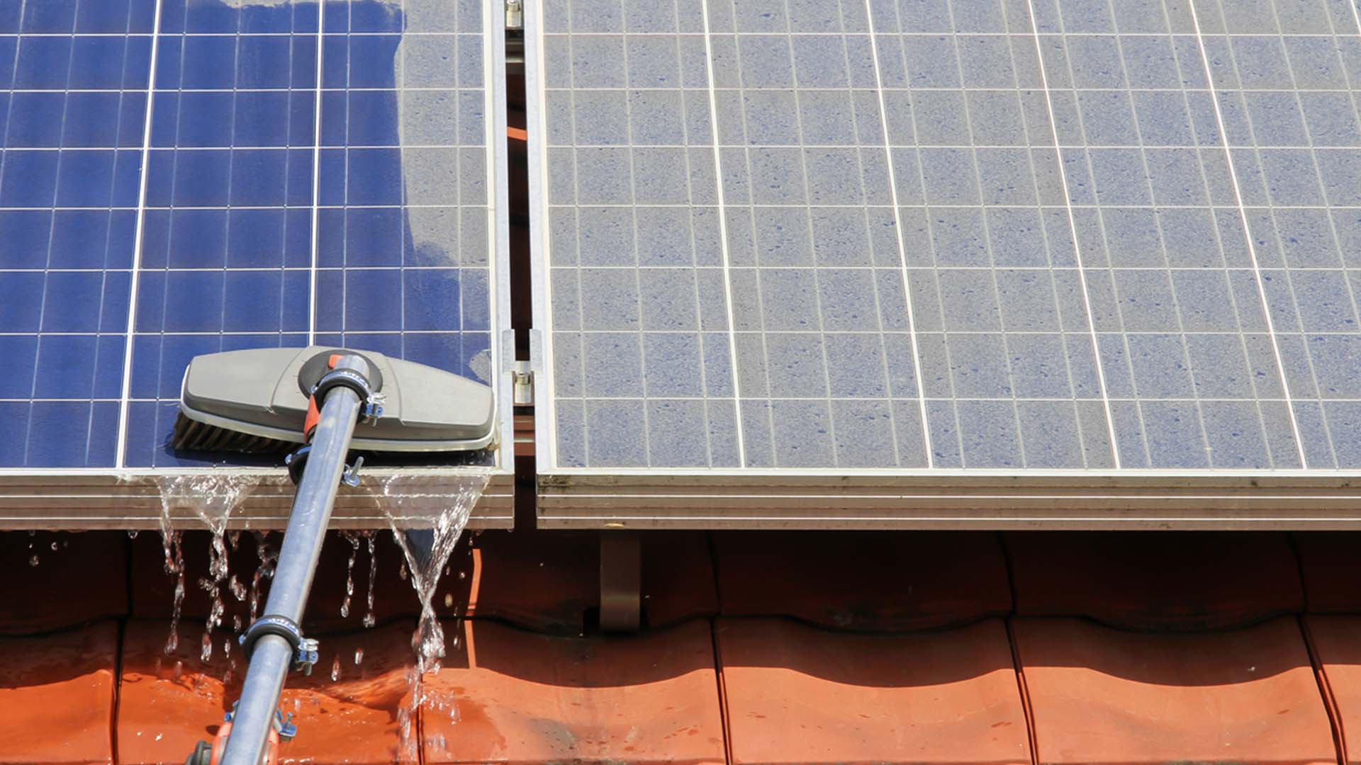 Zonnepanelen schoonmaken