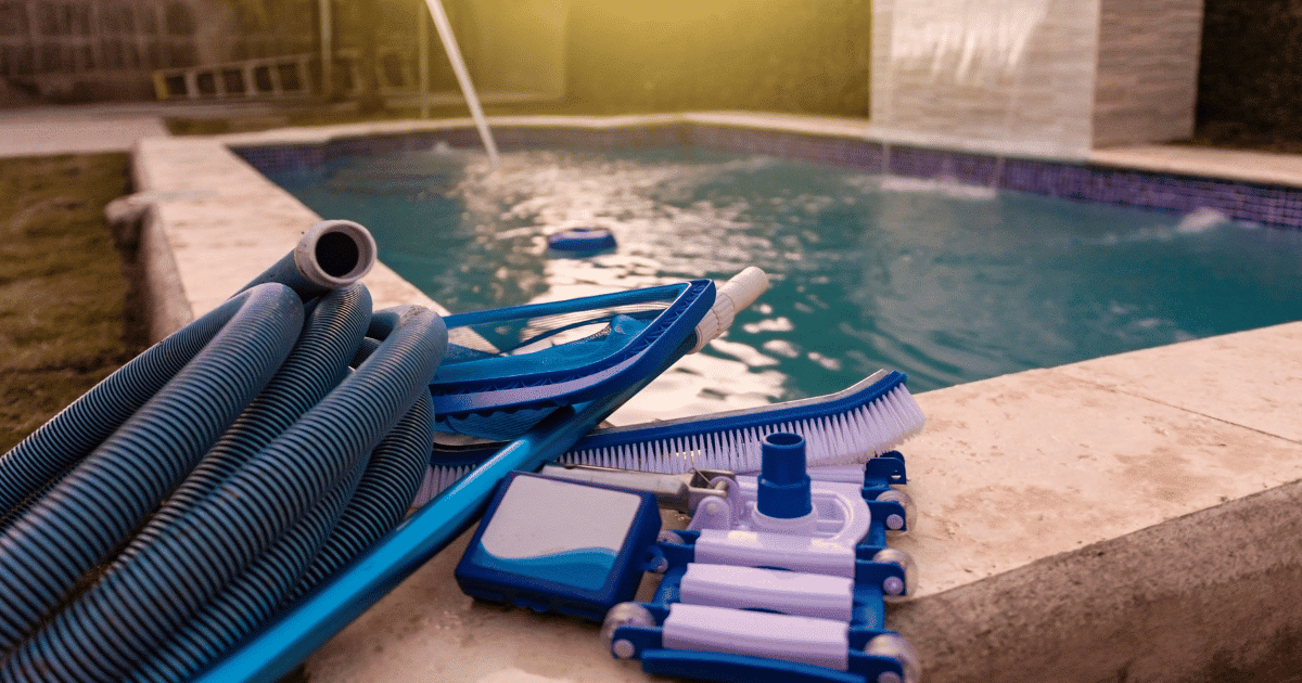 Brosse pour le nettoyage des surfaces de la piscine