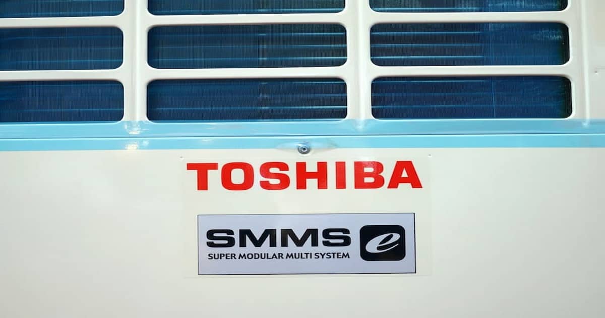 zoom sur la grille de l'airco de la marque Toshiba