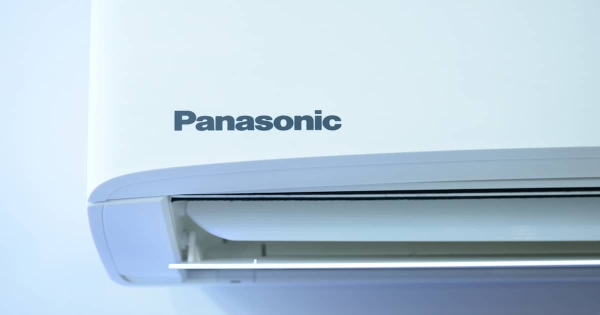 zoom sur logo Panasonic d'un airco mural