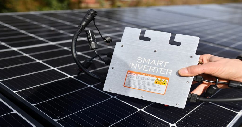 Boitier de connectivité intelligente d'un onduleur de panneaux solaires.