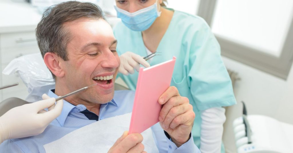 Bekijken tandzorg na tandartsbezoek