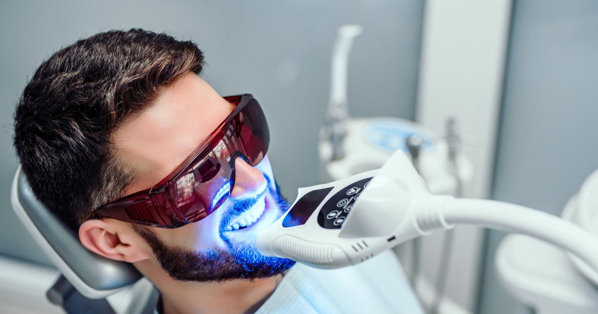 Tanden laten bleken in studio of bij tandarts?
